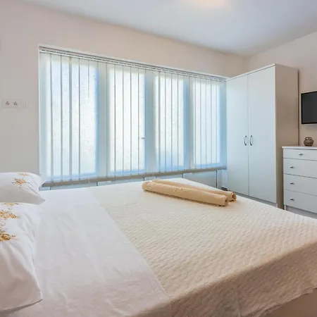 Appartement Tomic A Mazuranica - Hr-09435-03 By Interhome Novi Vinodolski